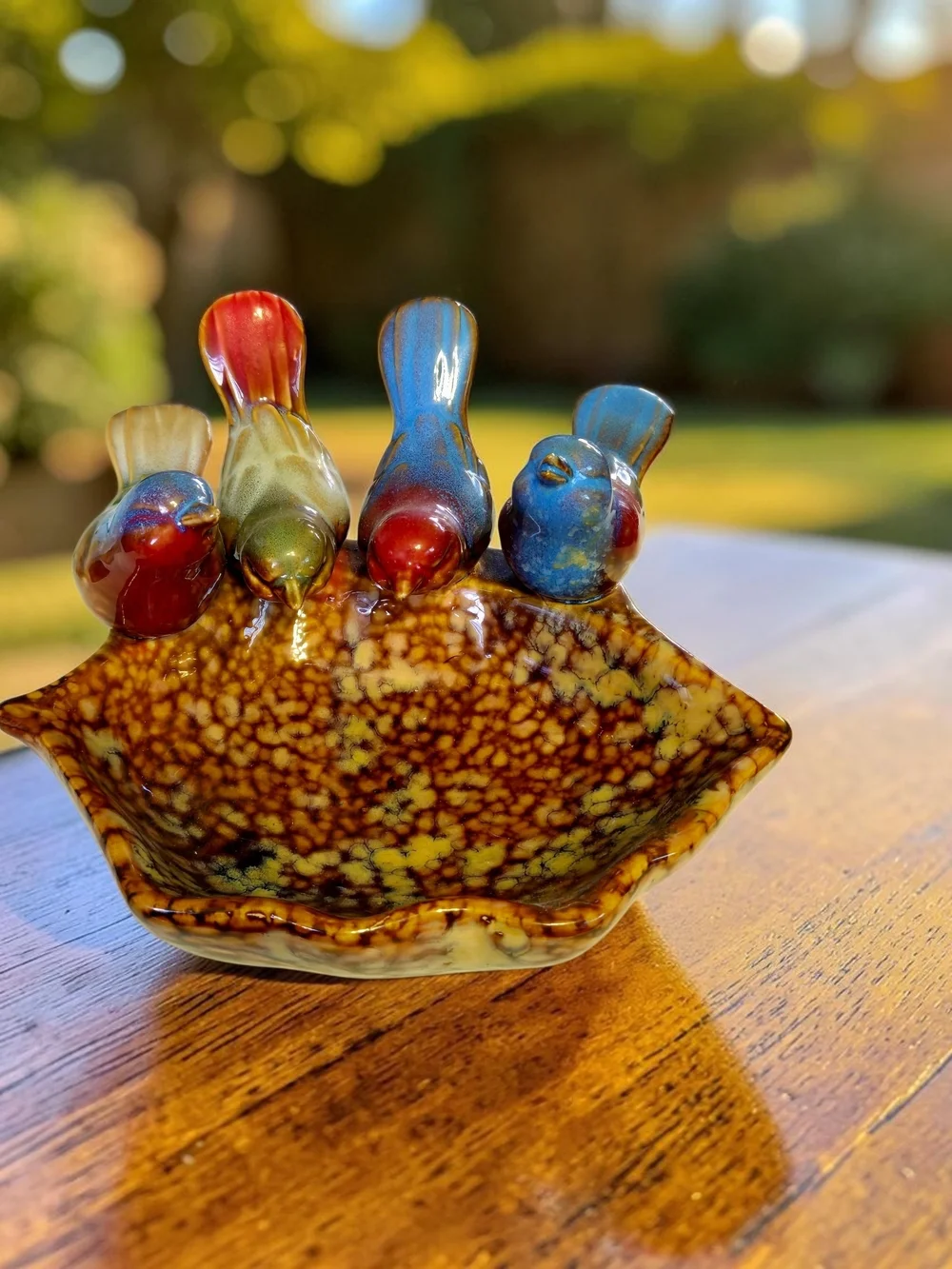 Vintage 4 Pottery Birds Perched On A Bowl Excellent Condition 9x7